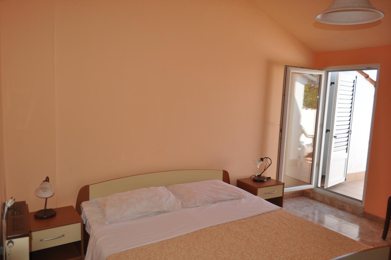 Tri Srca Apartments & Rooms Funtana Exterior photo