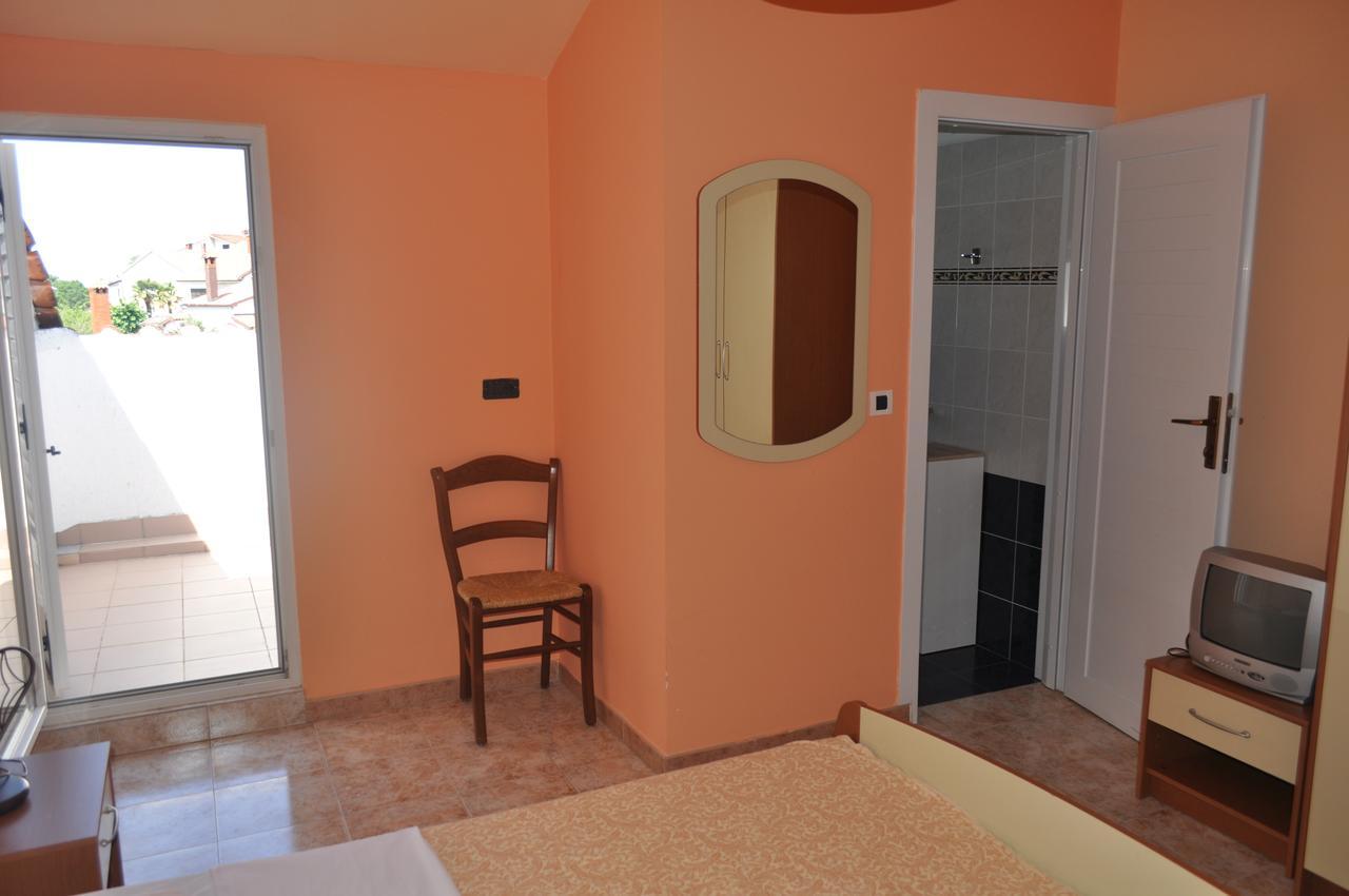 Tri Srca Apartments & Rooms Funtana Exterior photo